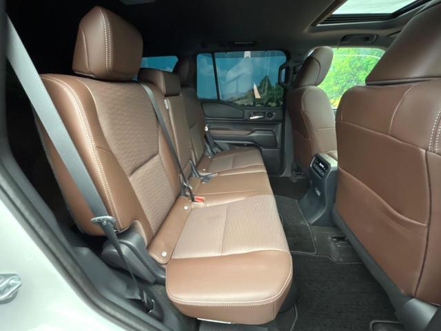 ランドクルーザー２５０ ＺＸ　７人乗り　サンルーフ　ＪＢＬサウンド　１２．３型純正ナビ　全周囲カメラ　セーフティセンス　レーダークルーズ　ＢＳＭ　デジタルミラー　電動リアゲート　メモリーシート　レザーシート　シートベンチレーション（15枚目）