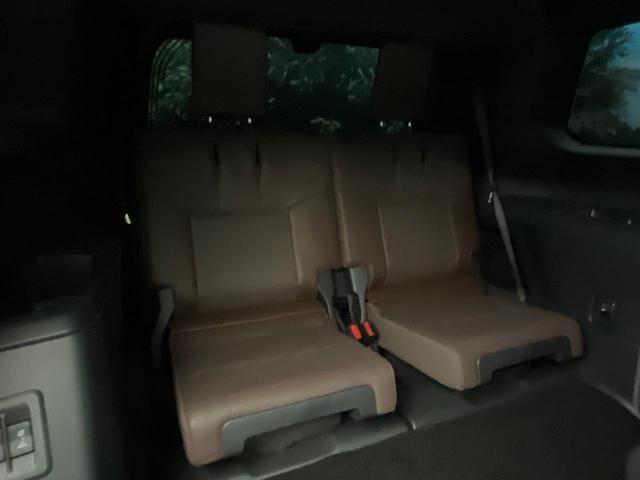 ランドクルーザー２５０ ＺＸ　７人乗り　サンルーフ　ＪＢＬサウンド　１２．３型純正ナビ　全周囲カメラ　セーフティセンス　レーダークルーズ　ＢＳＭ　デジタルミラー　電動リアゲート　メモリーシート　レザーシート　シートベンチレーション（16枚目）