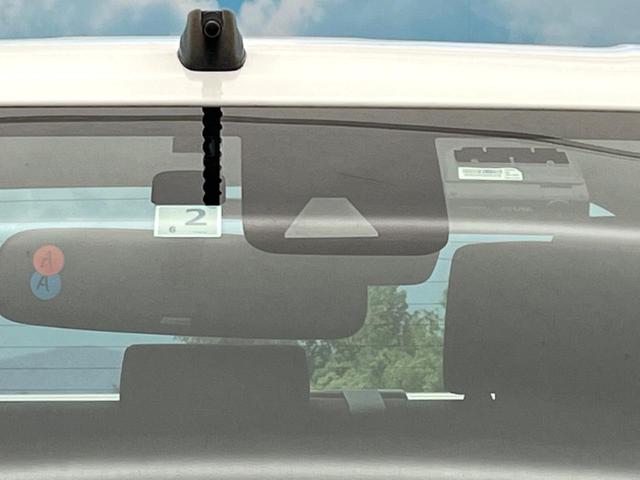 【トヨタセーフティセンス】走行中に前方の車両等を認識し、衝突しそうな時は警報とブレーキで衝突回避と被害軽減をアシスト。より安全にドライブをお楽しみいただけます。