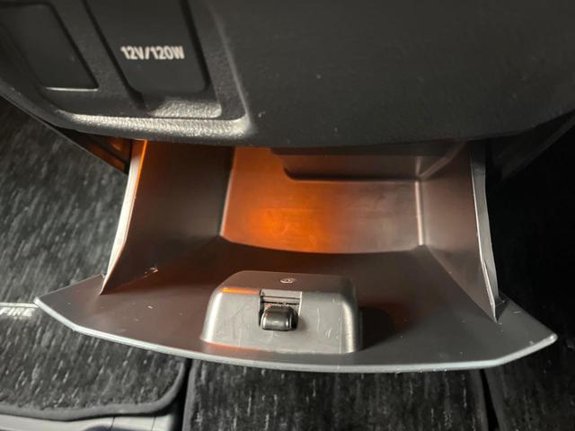 ヴェルファイア ２．４Ｚ　プラチナセレクションＩＩ　両側電動ドア　後席モニター　純正ナビ　バックカメラ　電動リアゲート　コーナーセンサー　ＨＩＤヘッド　ＥＴＣ　Ｂｌｕｅｔｏｏｔｈ再生　レーンアシスト　純正１８インチアルミ　デュアルエアコン（51枚目）