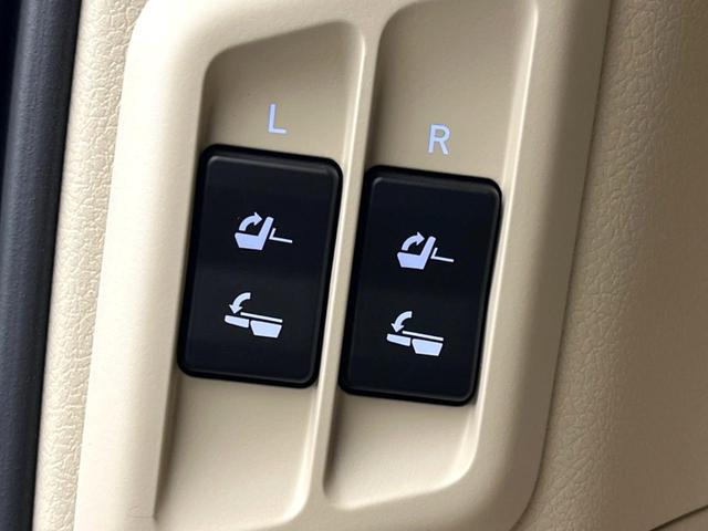 ランドクルーザープラド ＴＸ　Ｌパッケージ　マットブラックエディション　サンルーフ　寒冷地仕様　メーカーナビ　全周囲カメラ　セーフティセンス　レーダークルーズ　ＢＳＭ　ベージュレザーシート　シートベンチレーション　パワーシート　電動格納サードシート　ＥＴＣ２．０（11枚目）