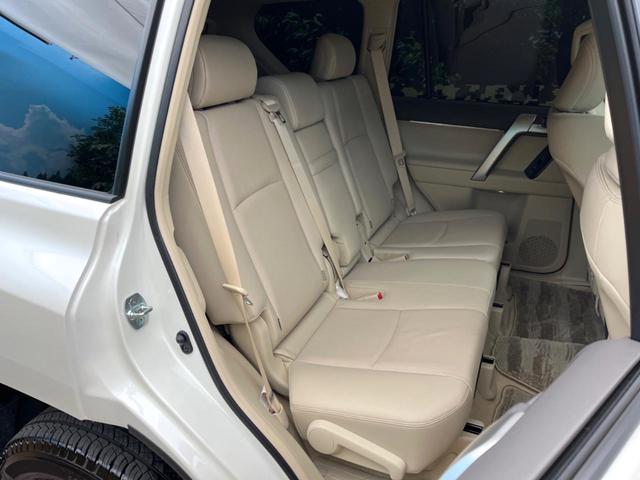 ランドクルーザープラド ＴＸ　Ｌパッケージ　マットブラックエディション　サンルーフ　寒冷地仕様　メーカーナビ　全周囲カメラ　セーフティセンス　レーダークルーズ　ＢＳＭ　ベージュレザーシート　シートベンチレーション　パワーシート　電動格納サードシート　ＥＴＣ２．０（14枚目）