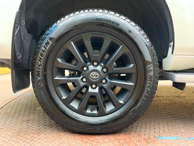 ランドクルーザープラド ＴＸ　Ｌパッケージ　マットブラックエディション　サンルーフ　寒冷地仕様　メーカーナビ　全周囲カメラ　セーフティセンス　レーダークルーズ　ＢＳＭ　ベージュレザーシート　シートベンチレーション　パワーシート　電動格納サードシート　ＥＴＣ２．０（20枚目）