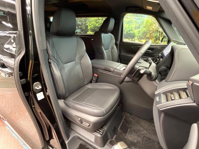 ヴェルファイアハイブリッド Ｚ　プレミア　フリップダウンモニター　全周囲カメラ　純正１４型ナビ　両側電動スライド　シートベンチレーション　レーダークルーズ　電動オットマン　クリアランスソナー　パワーバックドア　メモリーシート　デジタルミラー（8枚目）