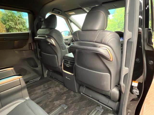 ヴェルファイアハイブリッド Ｚ　プレミア　フリップダウンモニター　全周囲カメラ　純正１４型ナビ　両側電動スライド　シートベンチレーション　レーダークルーズ　電動オットマン　クリアランスソナー　パワーバックドア　メモリーシート　デジタルミラー（49枚目）