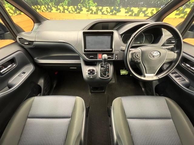 ヴォクシー ZS 煌 純正9型ナビ 両側電動スライド バックカメラ LEDヘッドライト オートライト フルセグ ETC デュアルオートエアコン スマートキー CD/DVD再生 Bluetooth接続 革巻きハンドル(2枚目)