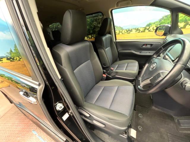 ヴォクシー ZS 煌 純正9型ナビ 両側電動スライド バックカメラ LEDヘッドライト オートライト フルセグ ETC デュアルオートエアコン スマートキー CD/DVD再生 Bluetooth接続 革巻きハンドル(7枚目)