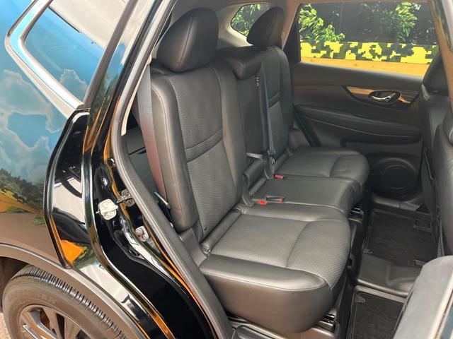 エクストレイル ２０Ｓ　Ｖセレクション　純正９型ナビ　全周囲カメラ　シートヒーター　デジタルインナーミラー　デュアルオートエアコン　パワーバックドア　エマージェンシーブレーキ　クリアランスソナー　オートマチックハイビーム（9枚目）