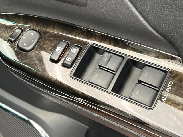 ヴェルファイア ２．４Ｚ　Ｇエディション　フリップダウンモニター　純正８型ナビ　バックカメラ　両側電動ドア　クルーズコントロール　パワーバックドア　クリアランスソナー　前後ドラレコ　ＥＴＣ　メモリー付きパワーシート　ＨＩＤヘッド　禁煙車（43枚目）