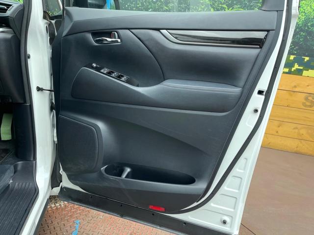 ヴェルファイア ２．５Ｚ　ＢＩＧ－Ｘ１１型ナビ　フリップダウンモニター　両側電動スライド　バックカメラ　デュアルオートエアコン　クリアランスソナー　ドライブレコーダー　ＥＴＣ　ＬＥＤヘッドライト　ＣＤ／ＤＶＤ再生（31枚目）
