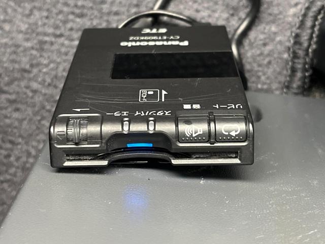 ランドクルーザー７０ バン　カロッツェリアナビ　バックカメラ　ＨＩＤヘッドライト　ＥＴＣ　ウッドコンビステアリング　Ｂｌｕｅｔｏｏｔｈ　ＣＤ　ＤＶＤ再生　フルセグ　禁煙車　ＬＥＤフォグライト　シートカバー　前後ドラレコ（5枚目）