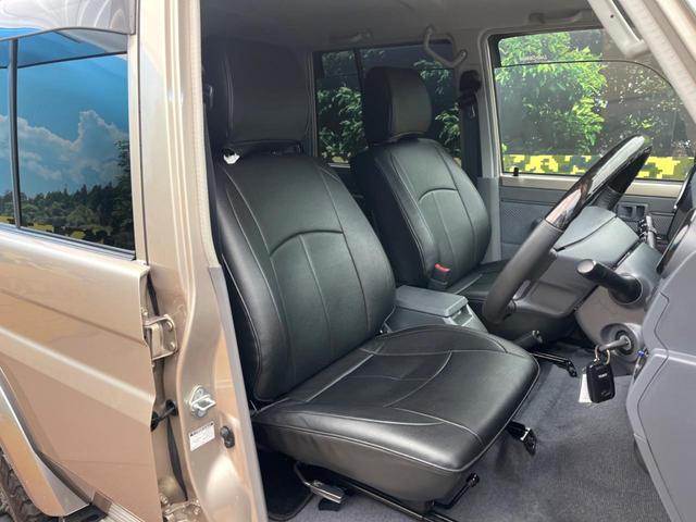 ランドクルーザー７０ バン　カロッツェリアナビ　バックカメラ　ＨＩＤヘッドライト　ＥＴＣ　ウッドコンビステアリング　Ｂｌｕｅｔｏｏｔｈ　ＣＤ　ＤＶＤ再生　フルセグ　禁煙車　ＬＥＤフォグライト　シートカバー　前後ドラレコ（8枚目）