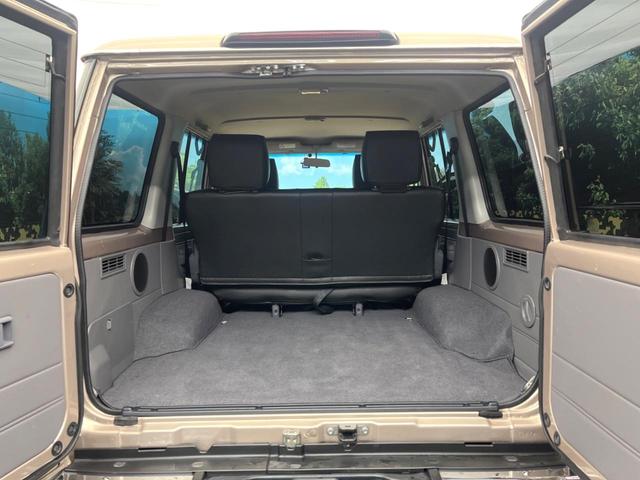 ランドクルーザー７０ バン　カロッツェリアナビ　バックカメラ　ＨＩＤヘッドライト　ＥＴＣ　ウッドコンビステアリング　Ｂｌｕｅｔｏｏｔｈ　ＣＤ　ＤＶＤ再生　フルセグ　禁煙車　ＬＥＤフォグライト　シートカバー　前後ドラレコ（10枚目）