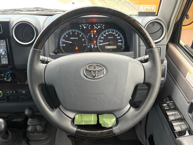 ランドクルーザー７０ バン　カロッツェリアナビ　バックカメラ　ＨＩＤヘッドライト　ＥＴＣ　ウッドコンビステアリング　Ｂｌｕｅｔｏｏｔｈ　ＣＤ　ＤＶＤ再生　フルセグ　禁煙車　ＬＥＤフォグライト　シートカバー　前後ドラレコ（12枚目）