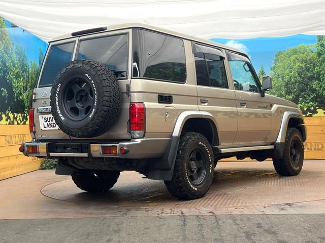 ランドクルーザー７０ バン　カロッツェリアナビ　バックカメラ　ＨＩＤヘッドライト　ＥＴＣ　ウッドコンビステアリング　Ｂｌｕｅｔｏｏｔｈ　ＣＤ　ＤＶＤ再生　フルセグ　禁煙車　ＬＥＤフォグライト　シートカバー　前後ドラレコ（17枚目）