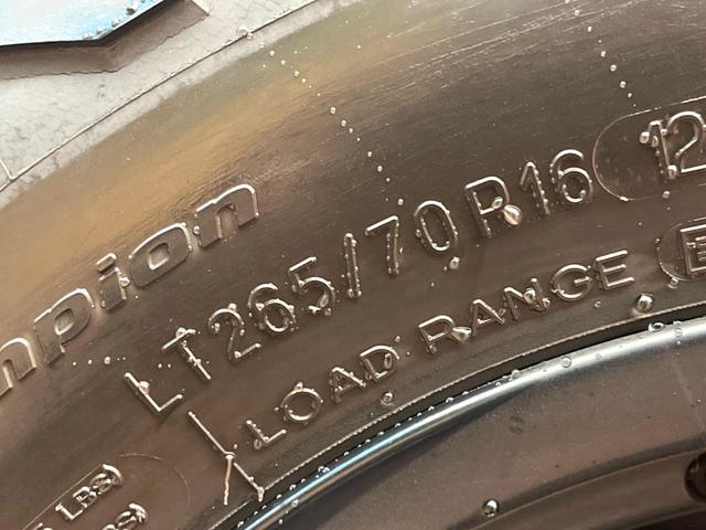 ランドクルーザー７０ バン　カロッツェリアナビ　バックカメラ　ＨＩＤヘッドライト　ＥＴＣ　ウッドコンビステアリング　Ｂｌｕｅｔｏｏｔｈ　ＣＤ　ＤＶＤ再生　フルセグ　禁煙車　ＬＥＤフォグライト　シートカバー　前後ドラレコ（26枚目）