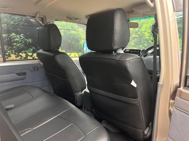 ランドクルーザー７０ バン　カロッツェリアナビ　バックカメラ　ＨＩＤヘッドライト　ＥＴＣ　ウッドコンビステアリング　Ｂｌｕｅｔｏｏｔｈ　ＣＤ　ＤＶＤ再生　フルセグ　禁煙車　ＬＥＤフォグライト　シートカバー　前後ドラレコ（28枚目）