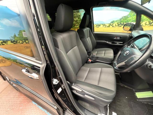 ヴォクシー ＺＳ　煌　フリップダウンモニター　純正１０型ナビ　両側電動スライド　７人乗り　クルーズコントロール　ＬＥＤヘッドライト　オートハイビーム　オートライト　バックカメラ　スマートキー　デュアルオートエアコン　禁煙車（7枚目）