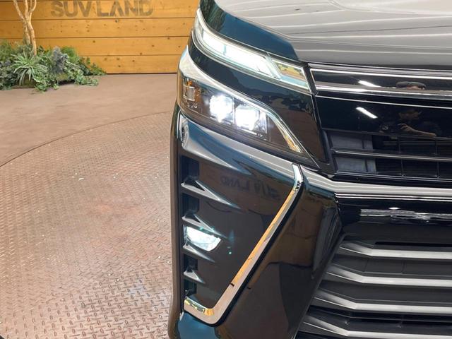 ヴォクシー ＺＳ　煌　フリップダウンモニター　純正１０型ナビ　両側電動スライド　７人乗り　クルーズコントロール　ＬＥＤヘッドライト　オートハイビーム　オートライト　バックカメラ　スマートキー　デュアルオートエアコン　禁煙車（11枚目）