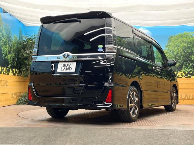ヴォクシー ＺＳ　煌　フリップダウンモニター　純正１０型ナビ　両側電動スライド　７人乗り　クルーズコントロール　ＬＥＤヘッドライト　オートハイビーム　オートライト　バックカメラ　スマートキー　デュアルオートエアコン　禁煙車（17枚目）