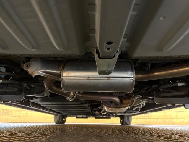 ヴォクシー ＺＳ　煌　フリップダウンモニター　純正１０型ナビ　両側電動スライド　７人乗り　クルーズコントロール　ＬＥＤヘッドライト　オートハイビーム　オートライト　バックカメラ　スマートキー　デュアルオートエアコン　禁煙車（19枚目）