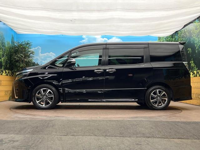 ヴォクシー ＺＳ　煌　フリップダウンモニター　純正１０型ナビ　両側電動スライド　７人乗り　クルーズコントロール　ＬＥＤヘッドライト　オートハイビーム　オートライト　バックカメラ　スマートキー　デュアルオートエアコン　禁煙車（22枚目）