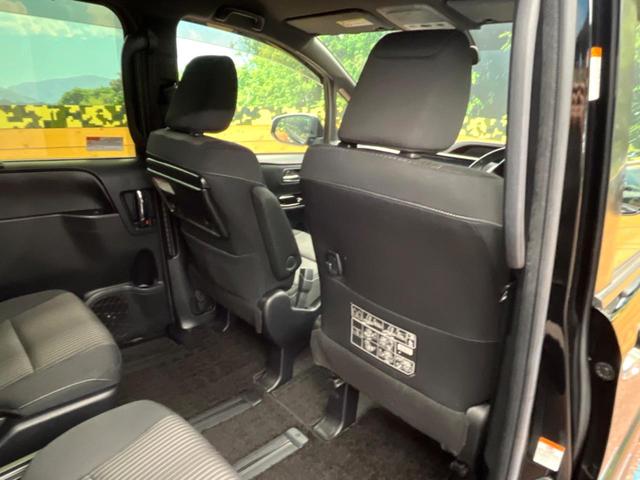 ヴォクシー ＺＳ　煌　フリップダウンモニター　純正１０型ナビ　両側電動スライド　７人乗り　クルーズコントロール　ＬＥＤヘッドライト　オートハイビーム　オートライト　バックカメラ　スマートキー　デュアルオートエアコン　禁煙車（37枚目）