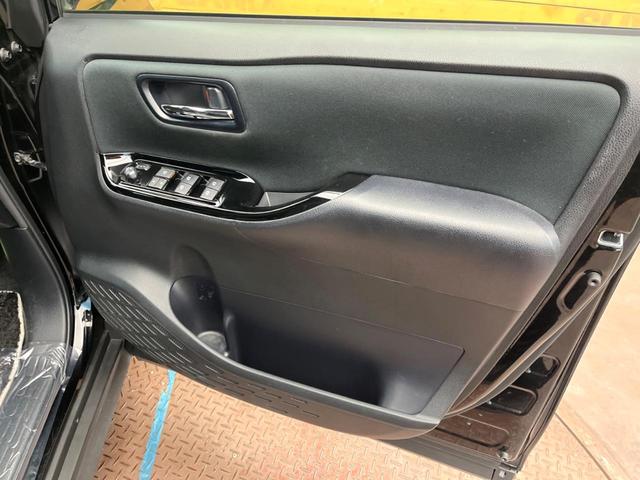 ヴォクシー ＺＳ　煌　フリップダウンモニター　純正１０型ナビ　両側電動スライド　７人乗り　クルーズコントロール　ＬＥＤヘッドライト　オートハイビーム　オートライト　バックカメラ　スマートキー　デュアルオートエアコン　禁煙車（38枚目）