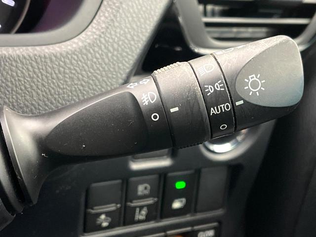 ヴォクシー ＺＳ　煌　フリップダウンモニター　純正１０型ナビ　両側電動スライド　７人乗り　クルーズコントロール　ＬＥＤヘッドライト　オートハイビーム　オートライト　バックカメラ　スマートキー　デュアルオートエアコン　禁煙車（43枚目）