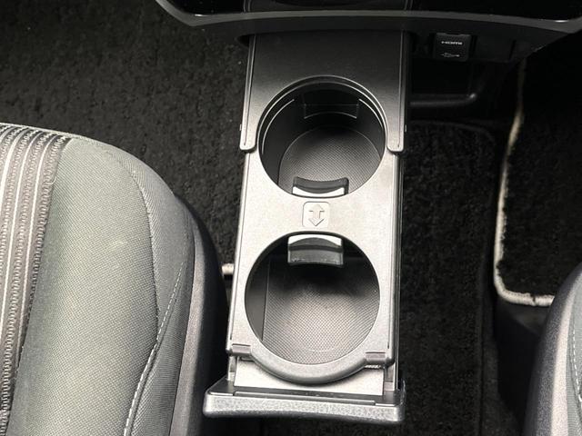 ヴォクシー ＺＳ　煌　フリップダウンモニター　純正１０型ナビ　両側電動スライド　７人乗り　クルーズコントロール　ＬＥＤヘッドライト　オートハイビーム　オートライト　バックカメラ　スマートキー　デュアルオートエアコン　禁煙車（51枚目）