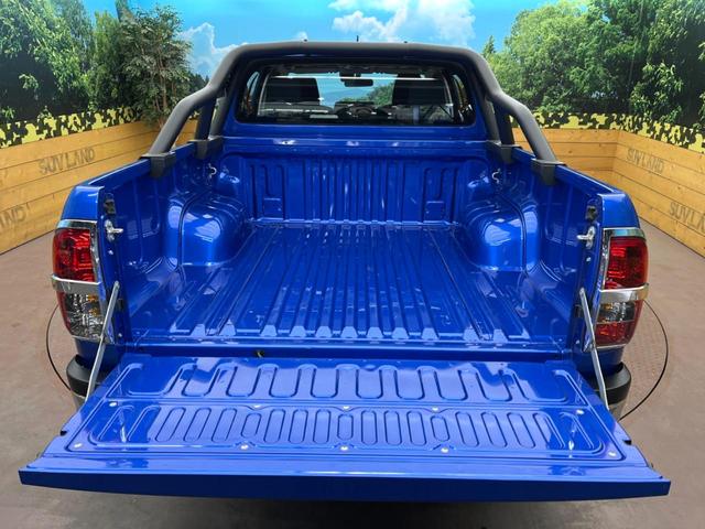 ハイラックス Ｚ　ディーゼル（軽油）７インチＳＤナビ　バックカメラ　セーフティセンス　レーダークルーズ　コーナーセンサー　車線逸脱警報　ドラレコ　　スマートキー　ＬＥＤヘッド　ＥＴＣ　純正１７インチアルミ（10枚目）