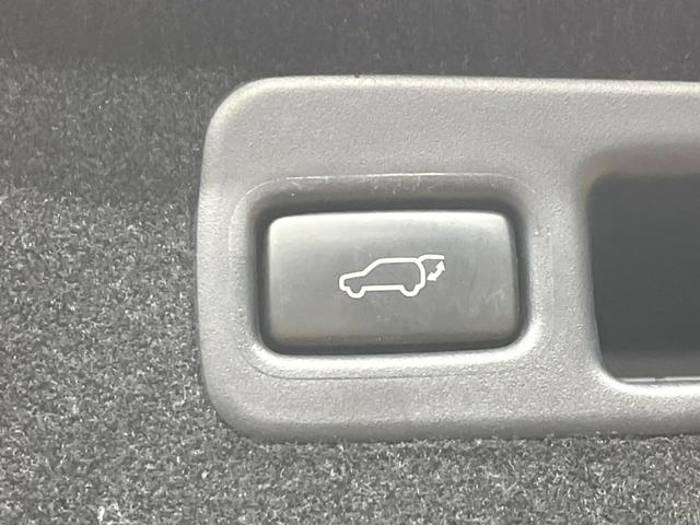 ハリアー プレミアム　９型純正ＳＤナビ　バックカメラ　セーフティセンス　レーダークルーズ　禁煙車　電動リアゲート　ハーフレザーシート　パワーシート　コーナーセンサー　スマートキー　ＬＥＤヘッド　ＥＴＣ（7枚目）