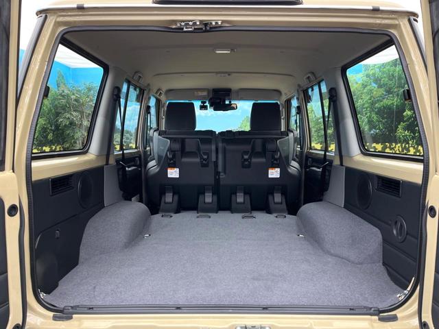 ���i�̂���������ʋ΁A���}���ɏ\���ȉ׎��X�y�[�X���m�ۂ��Ă���܂��B�Z�J���h�V�[�g��|���ƁA�傫�ȉו��̐ύڂ��\�ł���