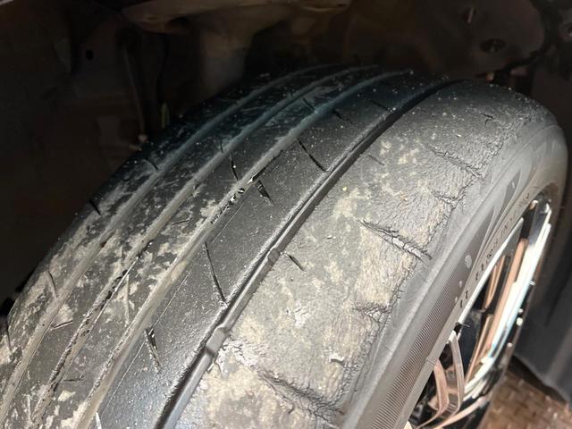 アルファード ２．５Ｓ　タイプゴールド　モデリスタエアロ　デジタルインナーミラー　純正９型ナビ　両側電動ドア　パワーバックドア　ハーフレザーシート　１９インチアルミ　３眼ＬＥＤヘッドライト　ウッドコンビステアリング　セーフティセンス　禁煙車（36枚目）