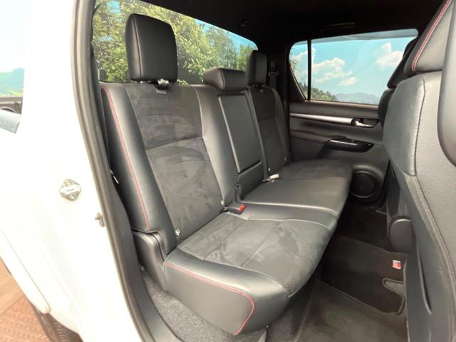 ハイラックス Ｚ　ＧＲスポーツ　純正ディスプレイオーディオ　バックカメラ　トヨタセーフティセンス　レーダークルーズ　禁煙車　ハーフレザーシート　パワーシート　コーナーセンサー　スマートキー　ＬＥＤヘッド　ＥＴＣ　純正１８インチアルミ（9枚目）