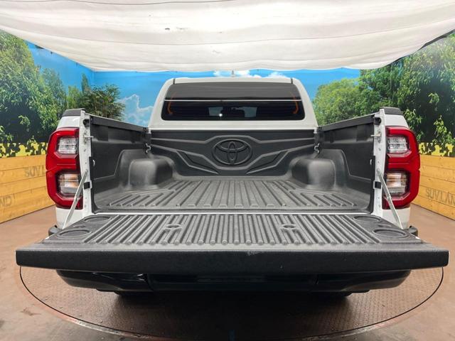 ハイラックス Ｚ　ＧＲスポーツ　純正ディスプレイオーディオ　バックカメラ　トヨタセーフティセンス　レーダークルーズ　禁煙車　ハーフレザーシート　パワーシート　コーナーセンサー　スマートキー　ＬＥＤヘッド　ＥＴＣ　純正１８インチアルミ（10枚目）