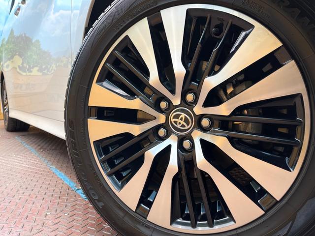 アルファード ２．５Ｓ　Ｃパッケージ　サンルーフ　両側電動ドア　メーカーＯＰナビ　全周囲カメラ　ＪＢＬサウンド　１００Ｖ電源　衝突被害軽減システム　レーダークルーズ　禁煙車　電動リアゲート　前席シートエアコン　ドラレコ　コーナーセンサー（17枚目）