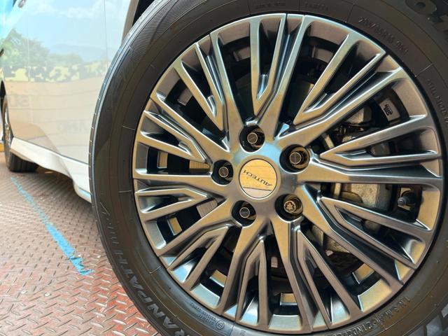 セレナ ｅ－パワー　オーテック　プロパイロット　１２型純正ナビ　全周囲カメラ　ＢＳＭ　衝突被害軽減システム　レザーシート　オートマチックハイビーム　エアコンデュアル　レーンアシスト　スマートキー　純正１６インチアルミ（15枚目）