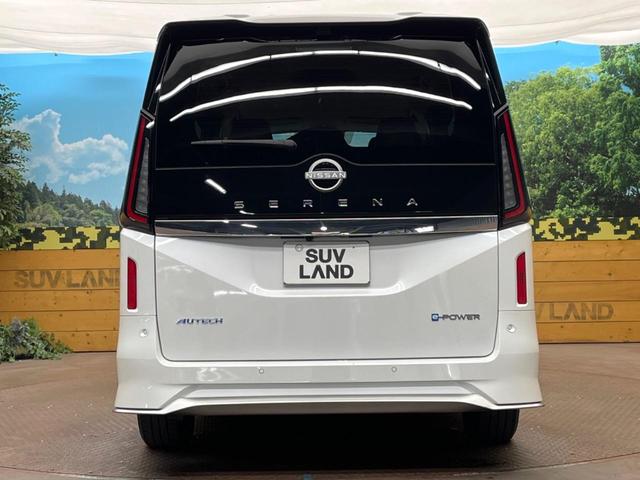 セレナ ｅ－パワー　オーテック　プロパイロット　１２型純正ナビ　全周囲カメラ　ＢＳＭ　衝突被害軽減システム　レザーシート　オートマチックハイビーム　エアコンデュアル　レーンアシスト　スマートキー　純正１６インチアルミ（17枚目）