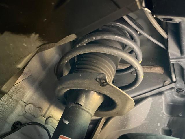 セレナ ｅ－パワー　オーテック　プロパイロット　１２型純正ナビ　全周囲カメラ　ＢＳＭ　衝突被害軽減システム　レザーシート　オートマチックハイビーム　エアコンデュアル　レーンアシスト　スマートキー　純正１６インチアルミ（22枚目）