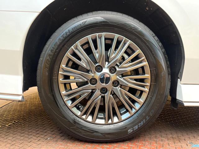 セレナ ｅ－パワー　オーテック　プロパイロット　１２型純正ナビ　全周囲カメラ　ＢＳＭ　衝突被害軽減システム　レザーシート　オートマチックハイビーム　エアコンデュアル　レーンアシスト　スマートキー　純正１６インチアルミ（28枚目）