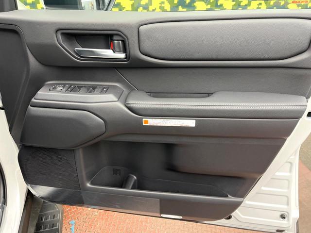 ランドクルーザー２５０ ＶＸ　サンルーフ　全周囲カメラ　ＪＢＬサウンド　１００Ｖ電源　衝突被害軽減システム　レーダークルーズ　禁煙車　電動リアゲート　レザーシート　前席シートエアコン（48枚目）