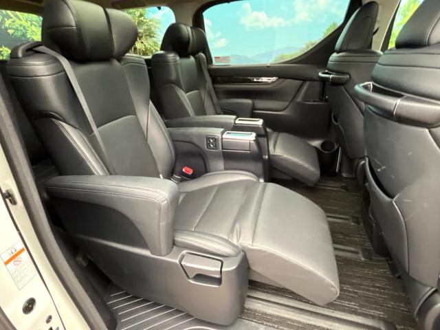 アルファード ２．５Ｓ　Ｃパッケージ　サンルーフ　１１型ＢＩＧＸ　両側電動ドア　後席モニター　バックカメラ　衝突被害軽減システム　レーダークルーズ　禁煙車　電動リアゲート　レザーシート　前席シートエアコン　コーナーセンサー　スマートキー（9枚目）