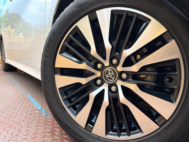 アルファード ２．５Ｓ　Ｃパッケージ　サンルーフ　１１型ＢＩＧＸ　両側電動ドア　後席モニター　バックカメラ　衝突被害軽減システム　レーダークルーズ　禁煙車　電動リアゲート　レザーシート　前席シートエアコン　コーナーセンサー　スマートキー（13枚目）