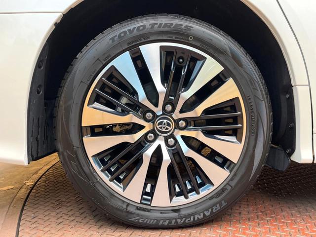 アルファード ２．５Ｓ　Ｃパッケージ　サンルーフ　１１型ＢＩＧＸ　両側電動ドア　後席モニター　バックカメラ　衝突被害軽減システム　レーダークルーズ　禁煙車　電動リアゲート　レザーシート　前席シートエアコン　コーナーセンサー　スマートキー（23枚目）