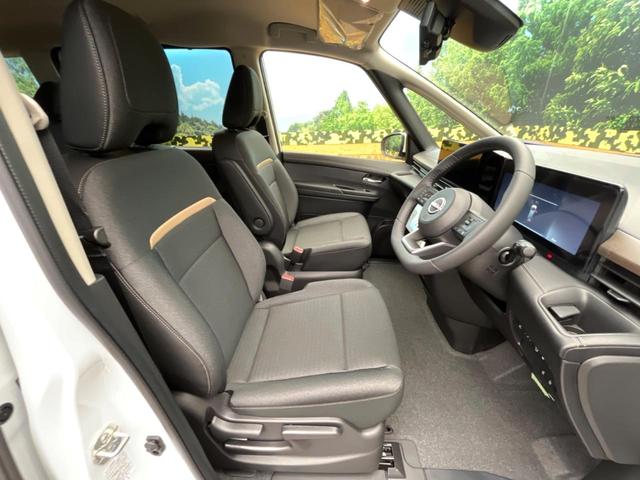 セレナ ハイウェイスターＶ　登録済未使用車　両側電動ドア　純正１２．３型ナビ　プロパイロット　全周囲カメラ　インテリジェントルームミラー　ブラインドスポットモニター　撥水シート　ＬＥＤヘッドライト　ハイビームアシスト（7枚目）