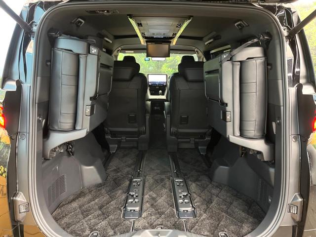 ヴェルファイアハイブリッド Ｚ　プレミア　両側電動スライドドア　１２．１型フリップダウン　１４型ディスプレイオーディオ　全周囲カメラ　パワーバックドア　レーダークルーズコントロール　シートベンチレーション　パワーシート　デジタルインナーミラー（12枚目）