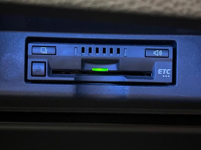 ハリアー エレガンス　純正ナビ　バックカメラ　運転席パワーシート　フルセグ　Ｂｌｕｅｔｏｏｔｈ　ＥＴＣ　ＬＥＤヘッドライト　純正１７インチアルミホイール　横滑り防止装置　スマートキー　盗難防止システム（5枚目）