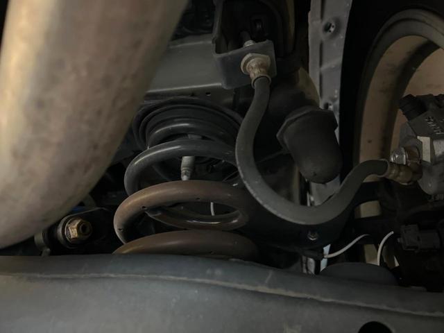 ハリアー エレガンス　純正ナビ　バックカメラ　運転席パワーシート　フルセグ　Ｂｌｕｅｔｏｏｔｈ　ＥＴＣ　ＬＥＤヘッドライト　純正１７インチアルミホイール　横滑り防止装置　スマートキー　盗難防止システム（20枚目）