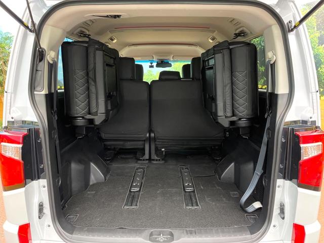 デリカＤ：５ Ｐ　ｅ－アシスト　禁煙車　純正１０．１インチナビ　全周囲カメラ　ブラインドスポットモニター　両側電動ドア　パワーバックドア　前席シートヒーター　フルセグ　Ｂｌｕｅｔｏｏｔｈ　ＥＴＣ　アイドリングストップ（11枚目）